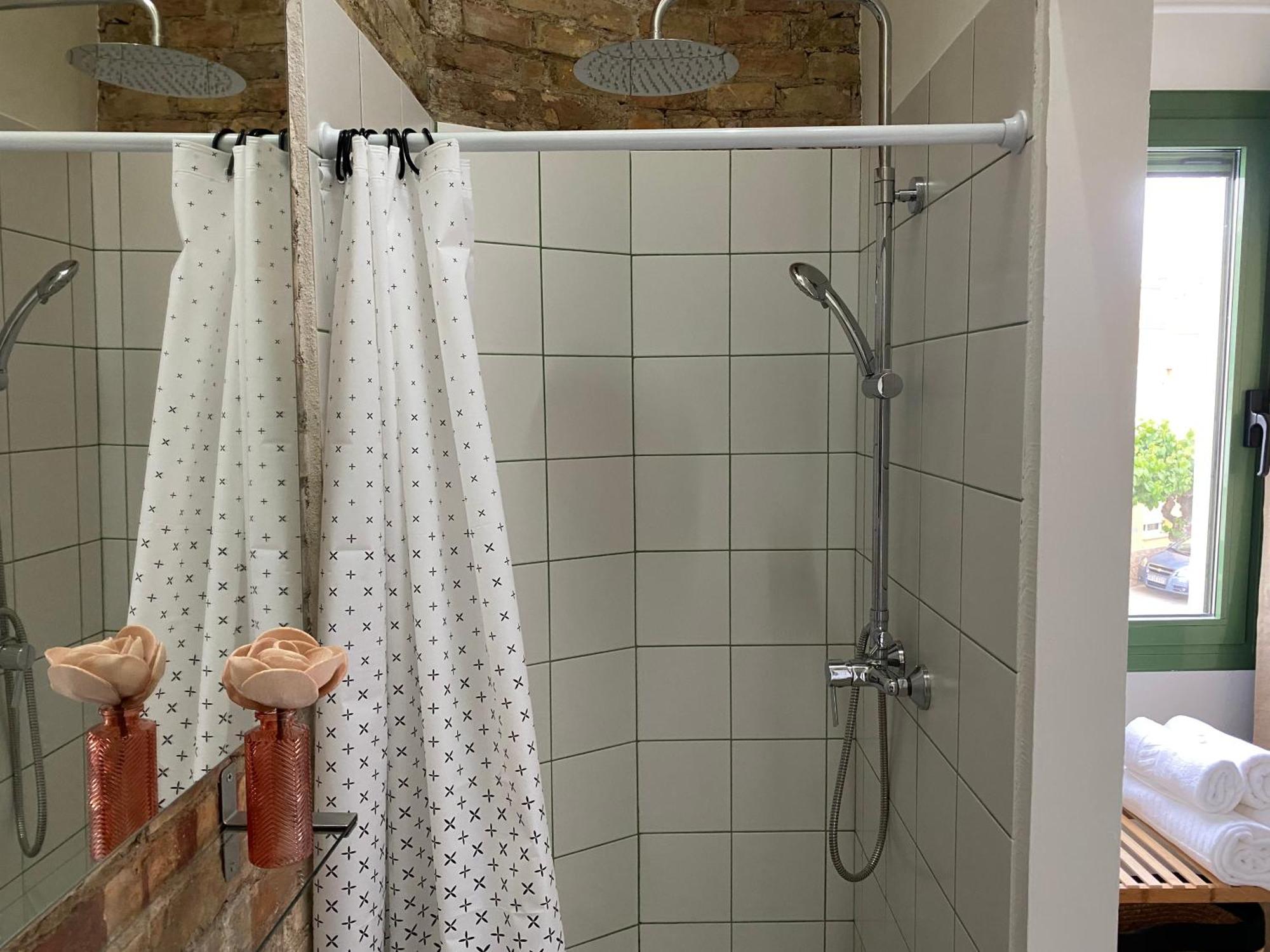 Les Filles Hotel Deltebre Buitenkant foto